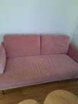 soffa i rosa sammet