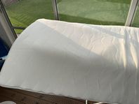 Resårmadrass 105cm, bäddmadrass och masrasskydd