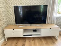 Tv bänk och vitrinskåp