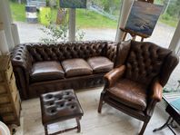Chesterfield grupp klassisk i brunfärgat läder 