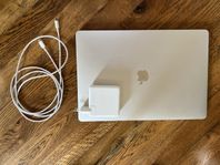 Apple Macbook Pro 15 tum 2017 (nytt huvudkort sept 2020)