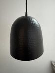 Fin svart lampa kobber på insidan 21 cm