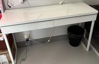 Bestå Burs skriv och sminkbord 
