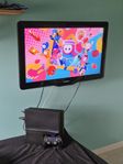 32" TV och PS4 med handkontroll