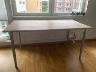 Höj och sänkbart skrivbord