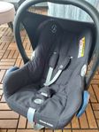 Babyskydd Maxi Cosi med basenhet 