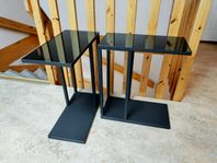 2x sidobord avlastningsbord med glasskiva
