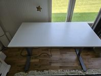 El-skrivbord höj-sänkbart / Silver/grått stativ vit skiva