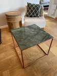 Sidobord / litet bord i marmor