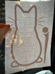 Klistermärke med katt motiv till bakrutan