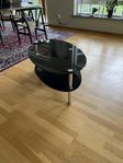 soffbord i svart glas