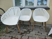 Matgrupp för utomhusbruk. Bord + 4 stolar