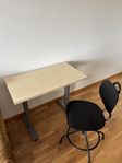 skrivbord och stol