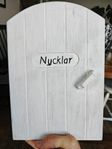 Nyckelskåp i fint trä