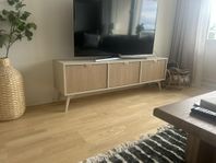 Tv-bänk