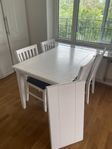 Matbord med 4 stolar samt tilläggsskiva