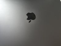 MacBook Air 13" M3 (2024) – 16 GB / 256 GB – Kvitto finn
