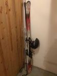 AMP Strike K2 skidor paket med stavar och hjälm 