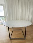 Stabilt matbord i äkta marmor