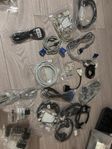 Olika typer av anslutningskablar, HDMI, VGA och många fler