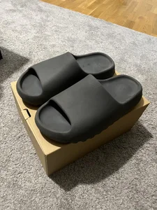 Adidas Yeezy Slides