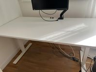 Höj- och sänkbart skrivbord. IKEA Skarsta