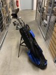 Golfbag Titleist med klubbor. Järn Mi Tour 2-9, P W Putter