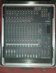 Yamaha mixer 16 kanaler med case