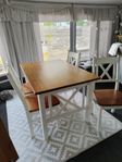 matbord och stolar