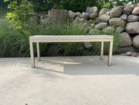 Betongbänk
