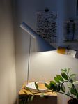 Bordslampa liknande AJ lampan