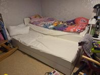 Ikea Släkt, sängram med underslaf och förvaring