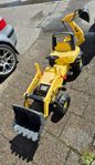 Tramptraktor med grävare