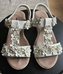 Sommarskor, vita sandaler stl 36