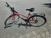 Röd/svart tjejcykel 28 tum i bra skick