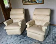 Två schyssta biofåtöljer/recliners - typ gratis 