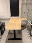 Bekant hörnskrivbord  från IKEA höj och sänkbart 