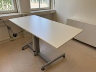 Skrivbord, höj/sänkart - motoriserat, Edsbyn