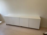 Skåp Bestå IKEA, 2st i vit färg med ben i ek
