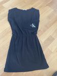Calvin Klein Jeans svart klänning, storlek 12