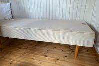 Resårsäng 90x200