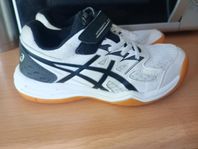 skor Asics strlk 32,5