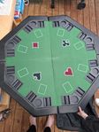 Pokerbord med tillhörande pokerset