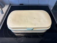 Ljusgul brödlåda lantligt retro