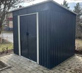 Trädgårdsskjul i plåt