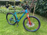 Mountainbike med fina komponenter