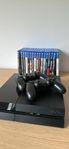 Playstation 4 samt 2 kontroller och 17 spel