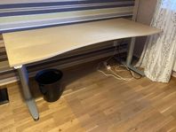 Höj- och sänkbart skrivbord