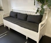 Pinnsoffa med bra förvaring