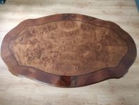 Elegant Bord med Intarsia